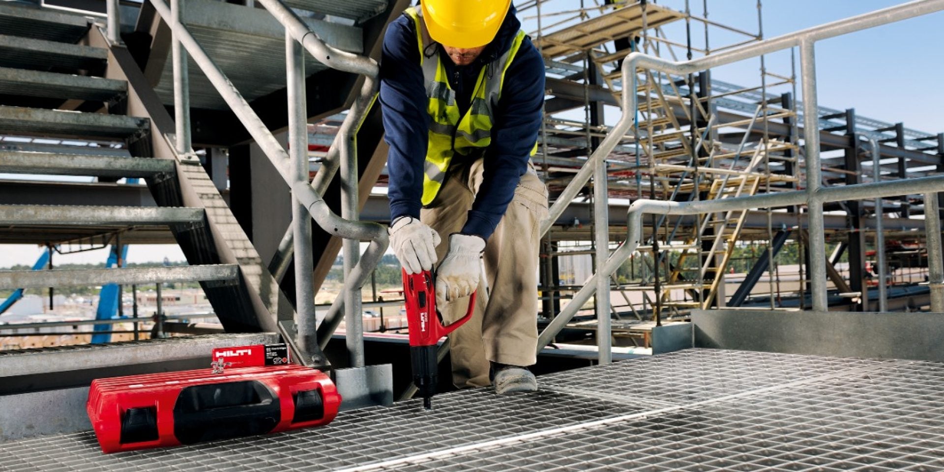 Fixing gratings and checker plates with Hilti direct fastening tools