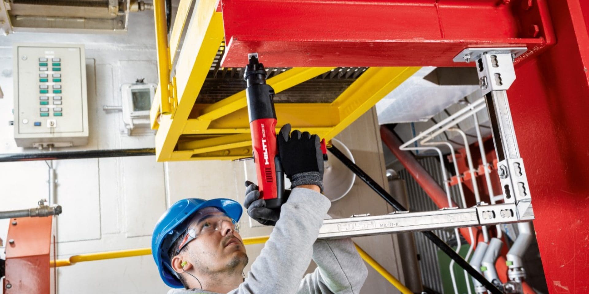 Fixing electrical elements to steel with Hilti direct fastening tools