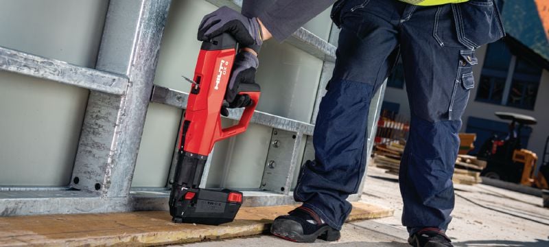 DX 6 MX powder-actuated nailer with magazine Fully automatic powder-actuated nailer with magazine for fastening collated nails Applications 1