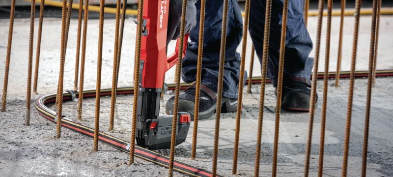 DX 6 MX powder-actuated nailer with magazine Fully automatic powder-actuated nailer with magazine for fastening collated nails Applications 1