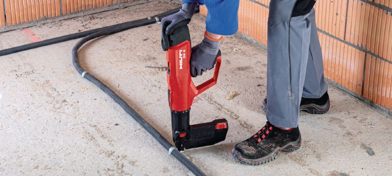 DX 6 MX powder-actuated nailer with magazine Fully automatic powder-actuated nailer with magazine for fastening collated nails Applications 1