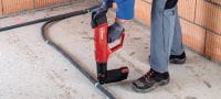 DX 6 MX powder-actuated nailer with magazine Fully automatic powder-actuated nailer with magazine for fastening collated nails Applications 11