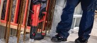 DX 6 MX powder-actuated nailer with magazine Fully automatic powder-actuated nailer with magazine for fastening collated nails Applications 3