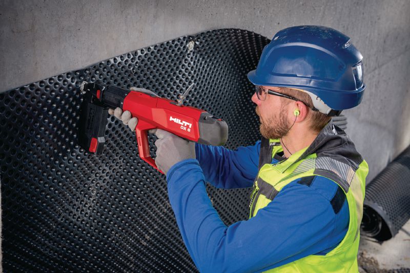 DX 6 MX powder-actuated nailer with magazine Fully automatic powder-actuated nailer with magazine for fastening collated nails Applications 1