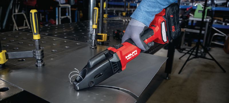 SSH 6-22 Cordless shears High-capacity cordless double-cut shears for fast cuts in sheet metal, profiles and HVAC duct up to 2.5 mm│12 Gauge (Nuron battery platform) Applications 1