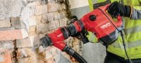 TE 500-AVR SDS Max demolition hammer Versatile SDS Max (TE-Y) demolition hammer for light-duty chiselling in concrete and masonry, with Active Vibration Reduction (AVR) Applications 1